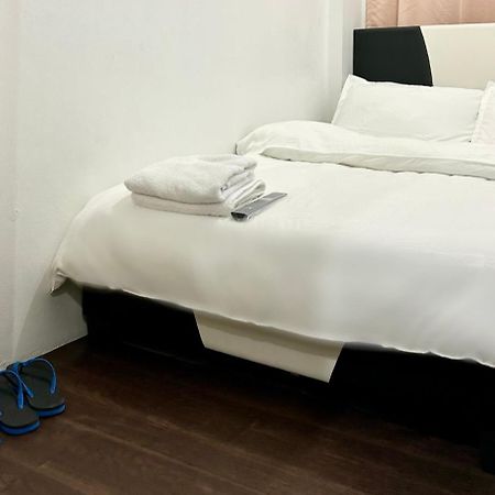 Private Room With Ac And Fan At Ekg Manila House Rental Екстер'єр фото