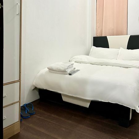 Private Room With Ac And Fan At Ekg Manila House Rental Екстер'єр фото